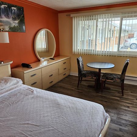 Sunparlor Motel Leamington Zewnętrze zdjęcie