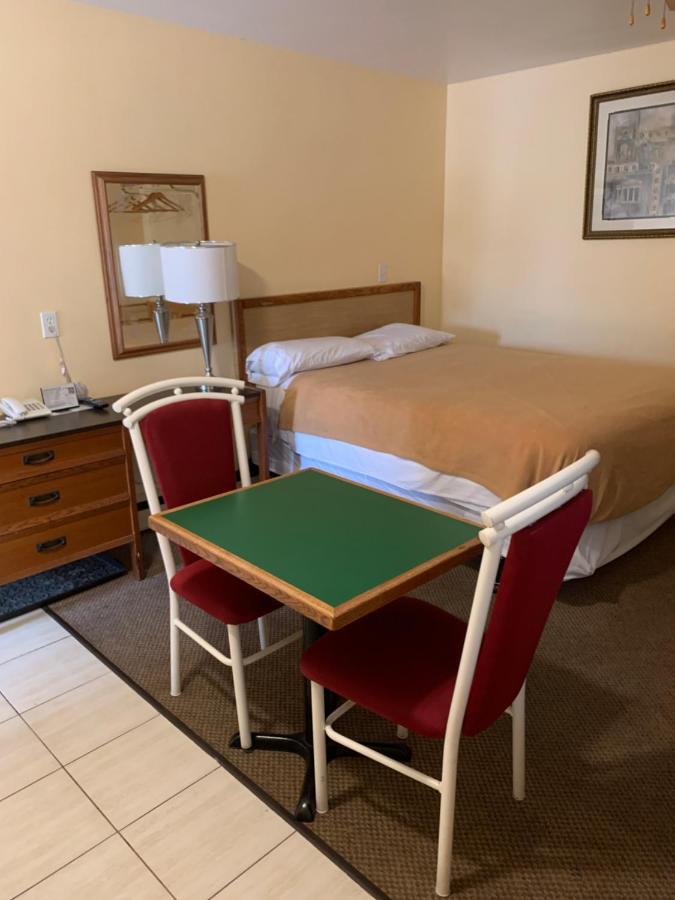Sunparlor Motel Leamington Zewnętrze zdjęcie