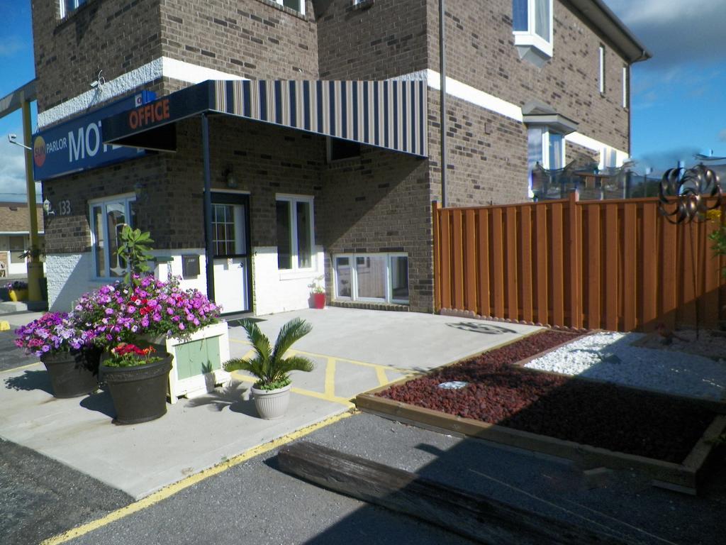 Sunparlor Motel Leamington Zewnętrze zdjęcie