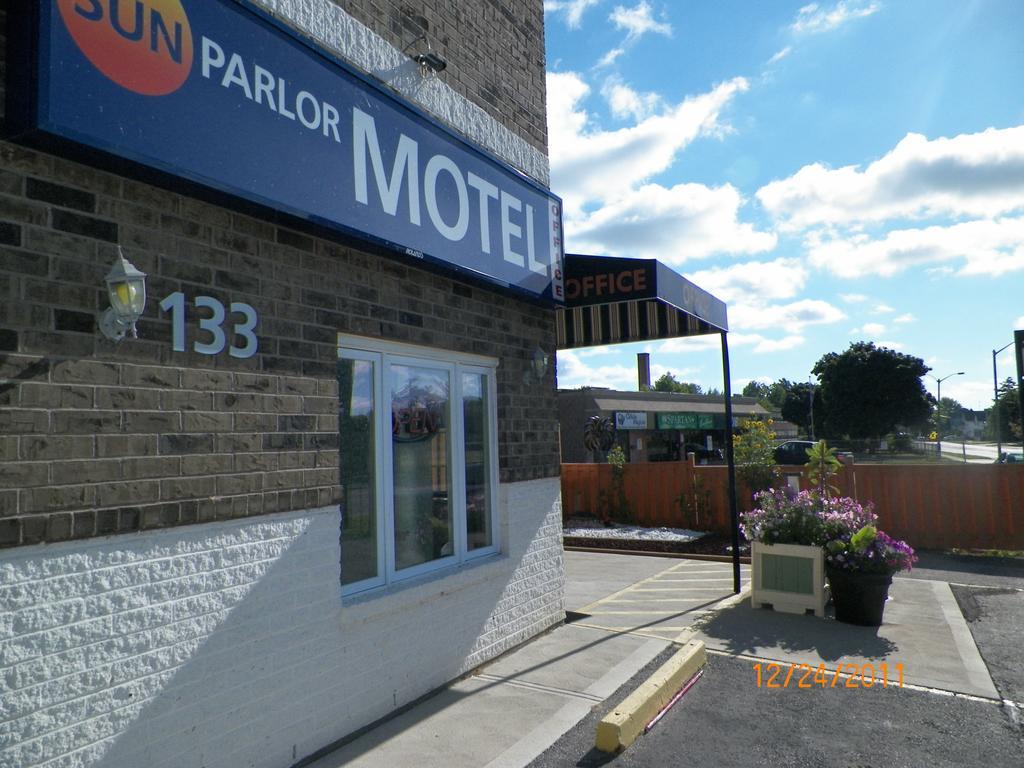 Sunparlor Motel Leamington Zewnętrze zdjęcie